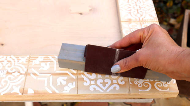 Листайте вправо