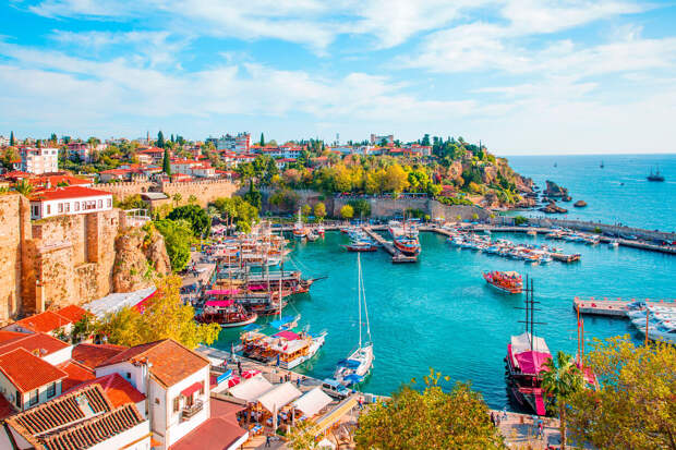 Россия опустилась на третье место среди стран-поставщиков туристов в Турцию