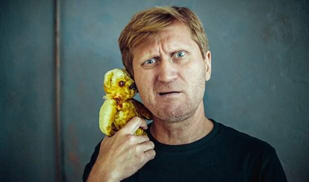 Кризис до столба довел: актер "Уральских пельменей" стал электриком Кризис до столба довел: актер "Уральских пельменей" стал электриком