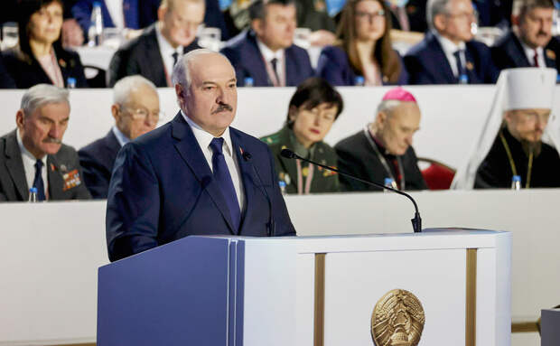 Замаячил дефолт: Лукашенко нужны три миллиарда долларов