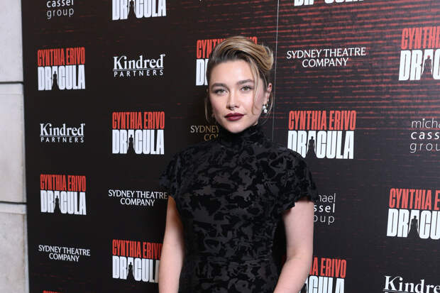 Актриса Флоренс Пью показала кольцо, спровоцировав слухи о помолвке с Коулом