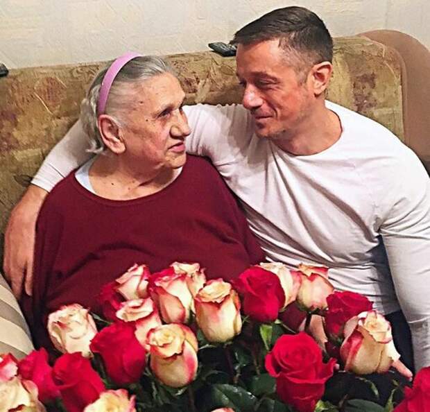 Алексей Макаров с бабушкой