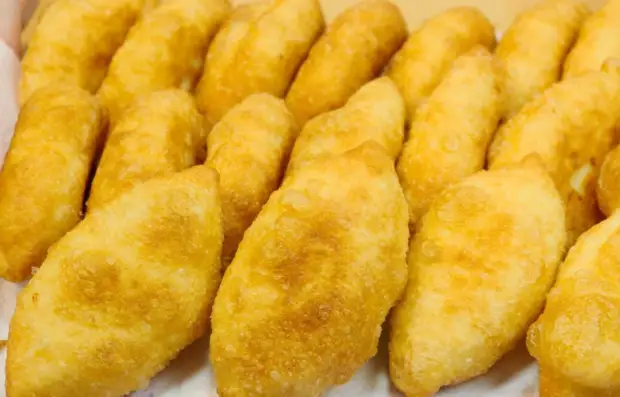 Воздушное тесто для пирожков и беляшей: вкусные и мягкие. Можно жарить или печь в духовке