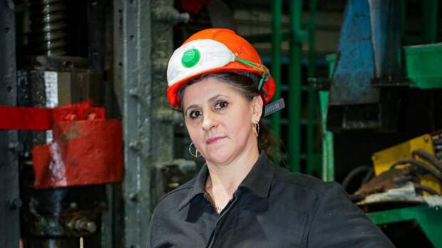 Токарь-револьверщик, штамповщик и кузнец: как москвичка освоила три мужские профессии на заводе