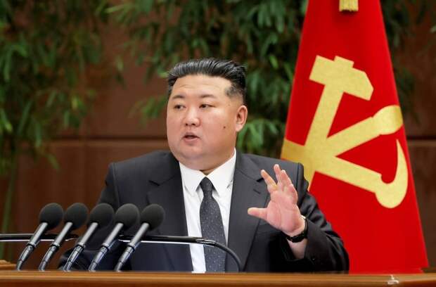 За вами Пхеньян и Москва: Ким Чен Ын поздравил военных КНДР, служащих в России