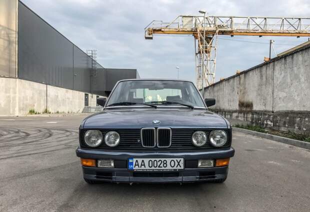 Когда кто-то говорит BMW — примерно такой образ всплывает в голове bmw, авто, автомобли, обзор, ретро авто, седан, тест-драйв, янгтаймер