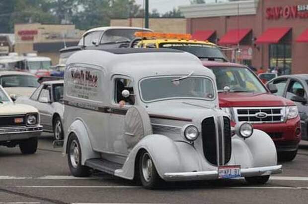 Ежегодный Woodward Dream Cruise (31 фото)