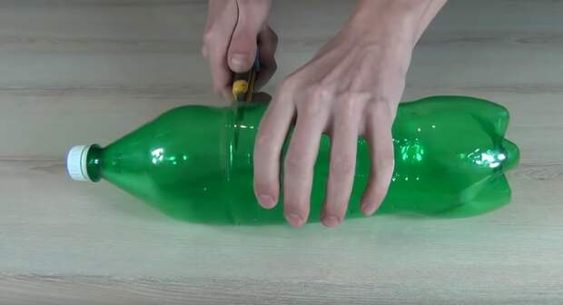 Пластиковая бутылка, дрожжи, сахар и 5 минут времени: как сделать эффективную ловушку для комаров, ос и мух