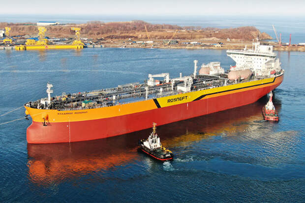 Первый в РФ Aframax-танкер нового поколения спущен на воду