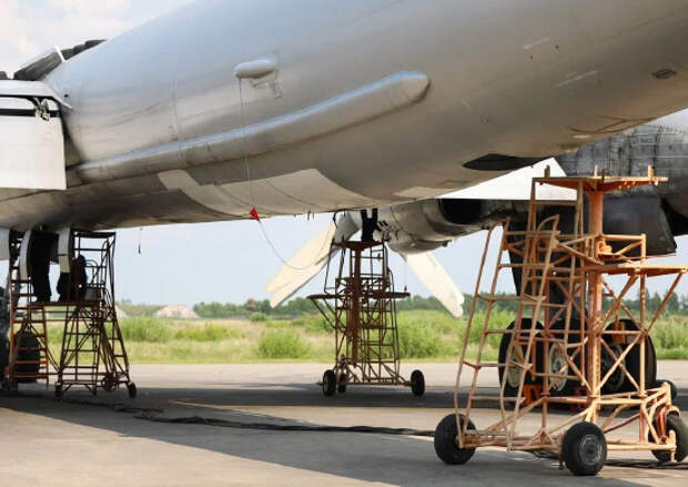 В авиационных полках дальней авиации в Сибири и на Дальнем Востоке готовятся к предстоящей лётной неделе