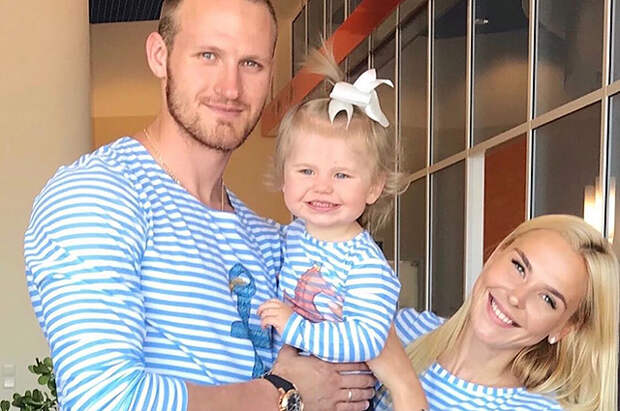 Пелагея объявила о разводе с мужем, хоккеистом Иваном Телегиным