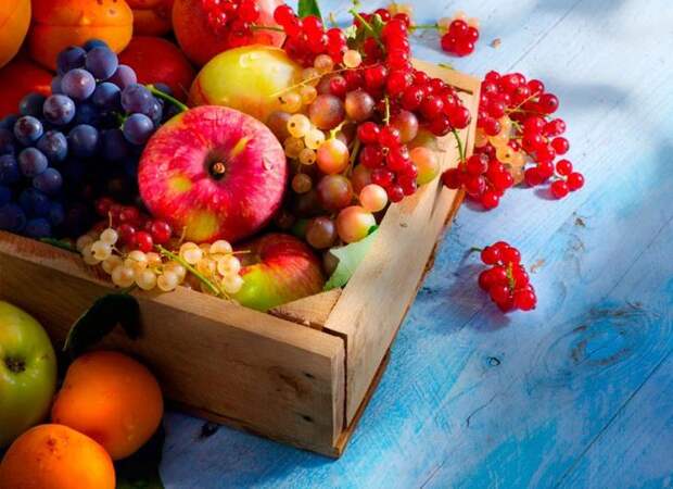 Сладкие фрукты и ягоды