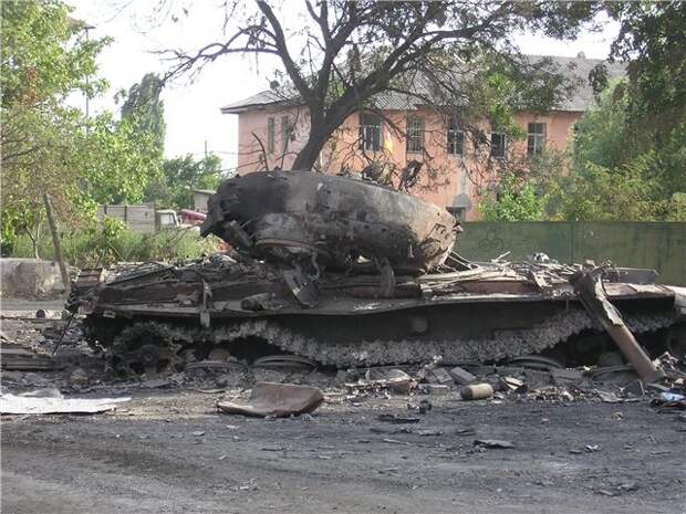 Подбитый грузинский Т-72 в Цхинвале