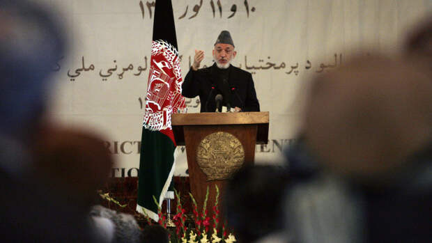 Президент Афганистана Хамид Карзай выступает в президентском дворце в Кабуле в Афганистане после смерти Бен Ладена. 2 мая 2011 г. Фото: © AP Photo/Hossein Fatemi