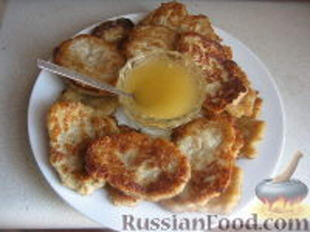 Фото к рецепту: Оладьи из овсяной каши с яблоками