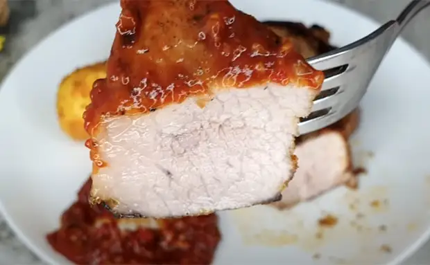 Мясо на сковороде вкуснее шашлыка. Хитрость в маринаде из лука: держим в нем мясо 8 часов