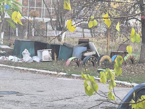 Свалка мусора на ул. Петровского 105