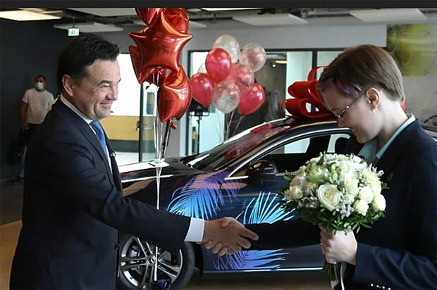 Подмосковной лицеистке за победу на Европейской олимпиаде подарили Mercedes