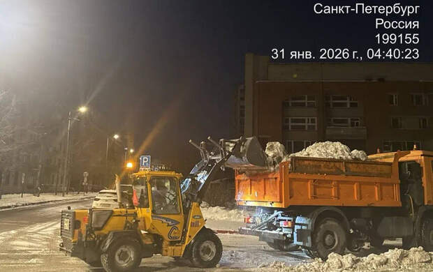 На уборку Петербурга вышло почти 800 единиц техники и более тысячи рабочих
