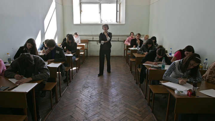 Конвейер по производству дураков, не допускающий брака: Профессор Катасонов о системе высшего образования