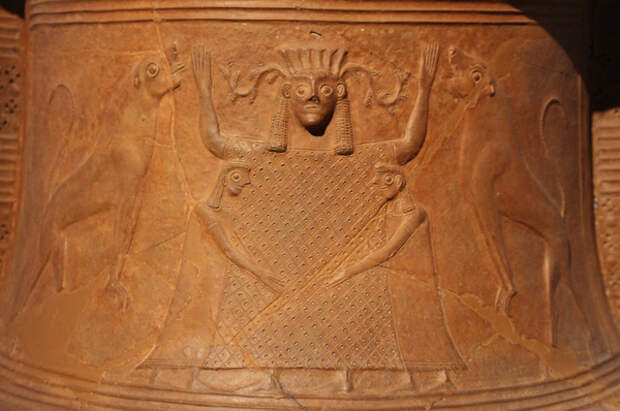 апи-критско-Микенская богиня -великая мать со львами- 670 г. до н.э.