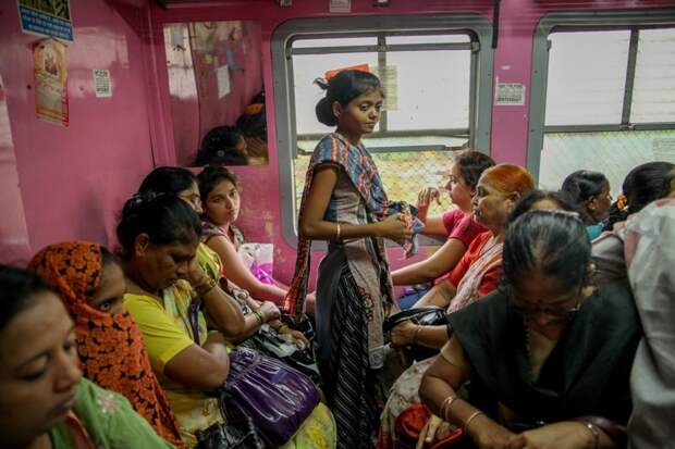 Путешествие в женском вагоне в мире, вагон, женщины, индия, люди, путешествие