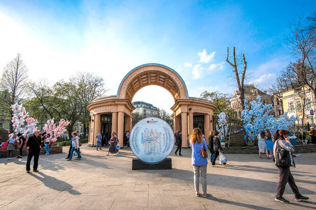10 самых красивых станций Московского метро... снаружи (ФОТО)