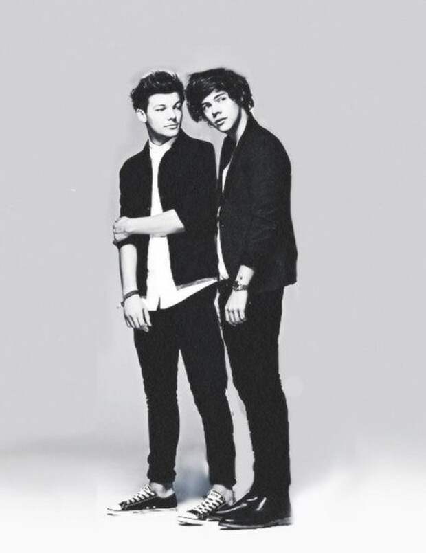 Жизнь ларри. Harry Louis. Harry and Louis holding hands.