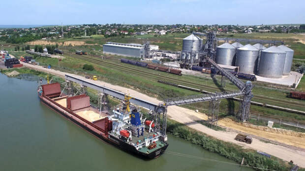 Румыния получила в свое управление порт в Молдове на границе с Украиной