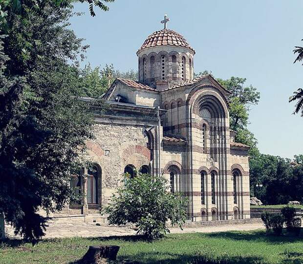 https://media-cdn.tripadvisor.com/media/photo-s/10/a4/cb/b7/view-of-the-church.jpg