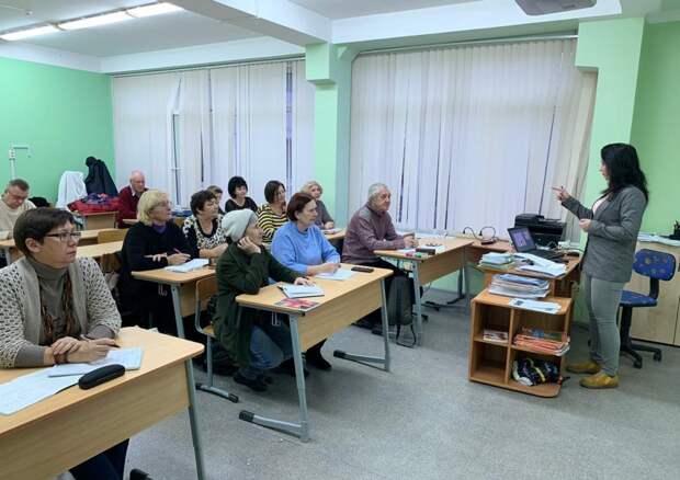 Уроки английского языка в группе проекта "Московское долголетие". Фото: ГБУ ТЦСО "Кузьминки"