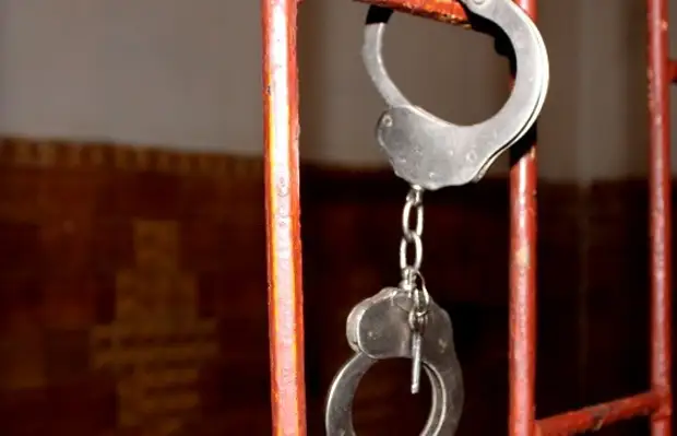 В Евпатории задержали юношу, хранившего в доме оружие