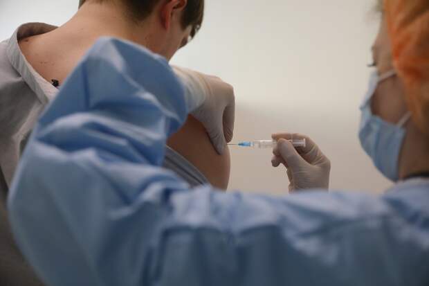 Путин поручил обеспечить россиян двумя выходными на вакцинацию от коронавируса