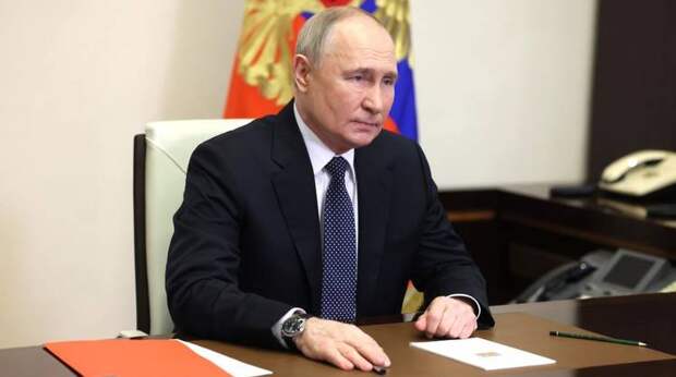 Путин: многодетные семьи должны стать нормой для России