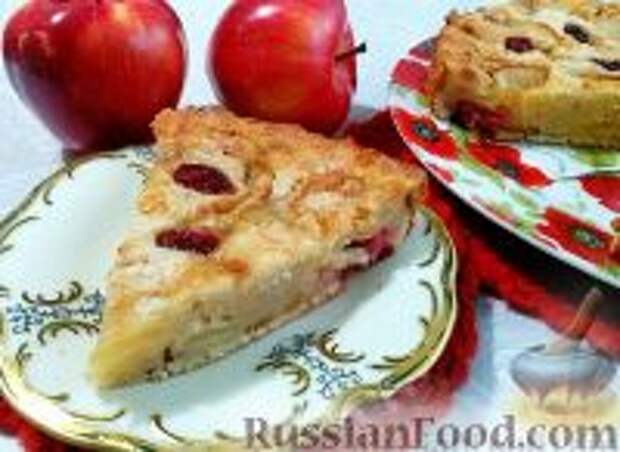 Фото к рецепту: Пирог с яблоками и вишней