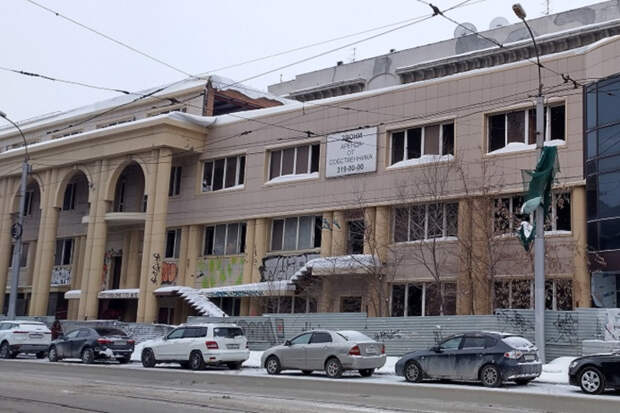Долгострой у оперного в Новосибирске остаётся под угрозой разрушения