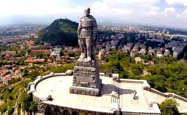 Действовать и не менять свою линию: защитим памятник «Алеша» в Болгарии!