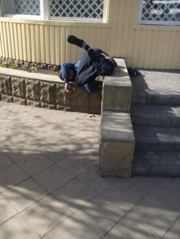 дно. знакомое место для ебасосов у которых циферки после погремух..70, II, 3333 и прочие гужопы..