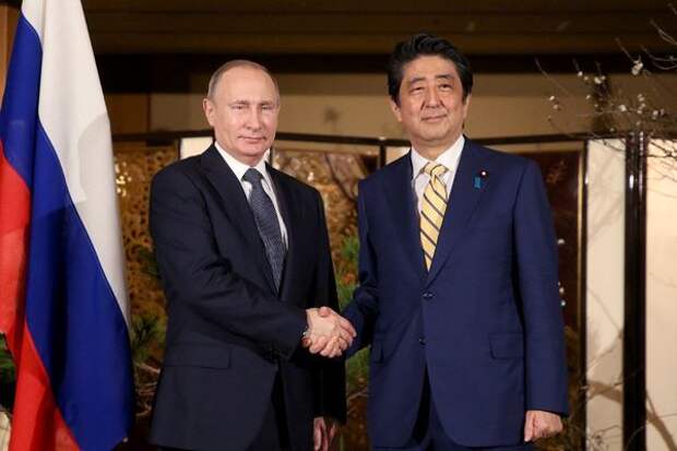 Путин и премьер Абэ. Японцы надеются "продавить вопрос".
