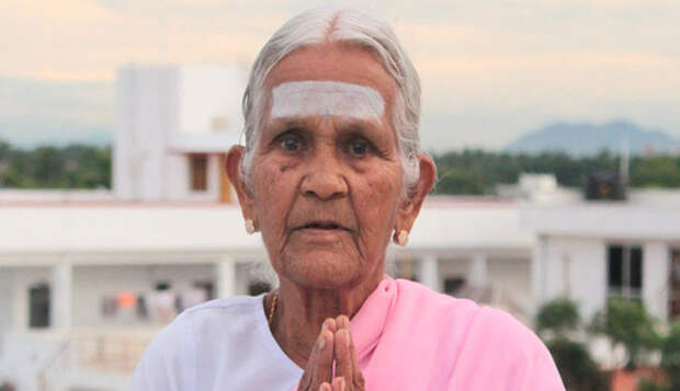98-летняя женщина находится в превосходной физической форме.