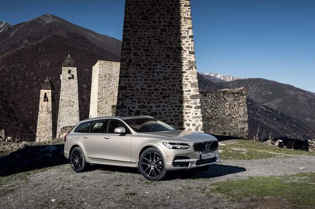 18-volvo-v90-cross-country.jpg 18-volvo-v90-cross-country.jpg