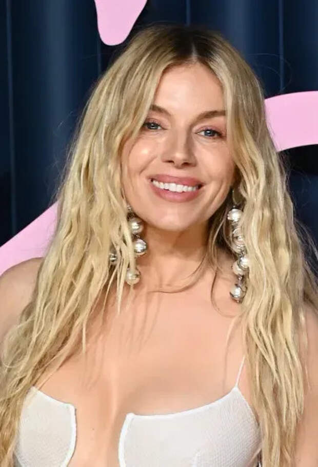 Сиенна Миллер