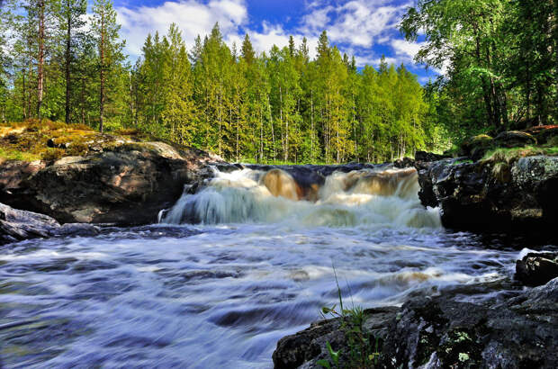 Лесной водопад в Северной Карелии. Автор – Александр Харитонов
