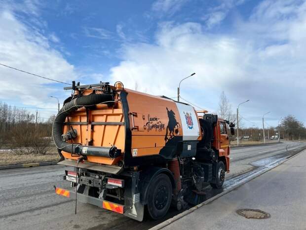 За неделю в Петербурге отмыли более 700 остановочных павильонов