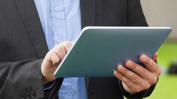 Депутат Нилов назвал интересной идею безвозмездно предоставлять планшеты российским пенсионерам