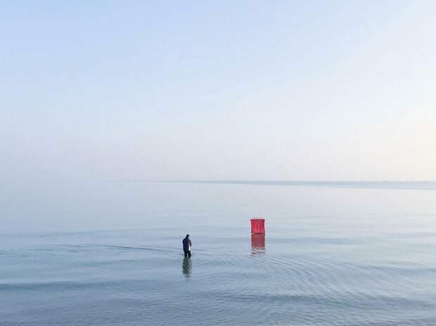 Море встречается с бескрайним небом. Фотограф: Oliver Young в мире, животные, кадр, люди, природа, смартфон, фото, фотограф