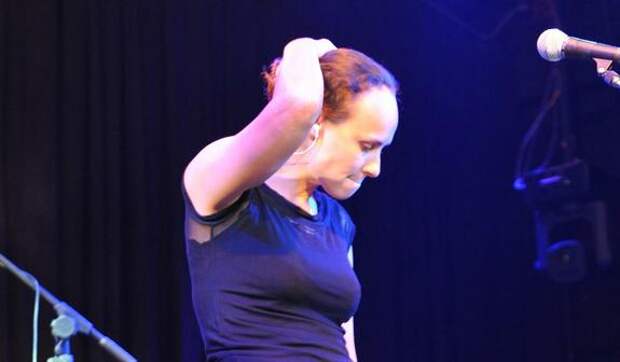 К Чичериной из-за песни про погибшего главу ДНР нагрянула полиция