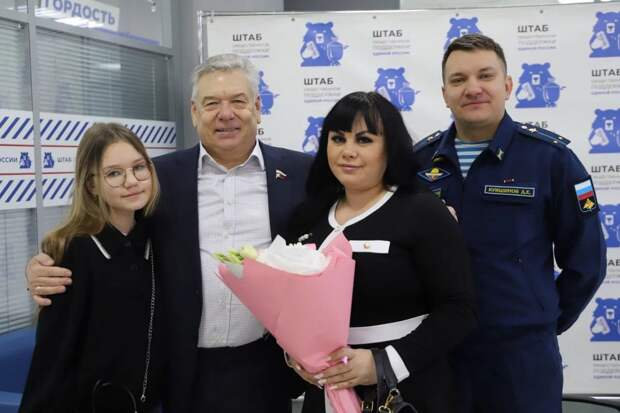 В Туле сенатор Николай Воробьев встретился с ветераном СВО Дмитрием Кувшиновым