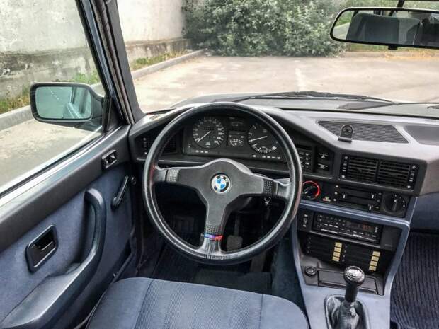 Фирменный руль BMW M-tech bmw, авто, автомобли, обзор, ретро авто, седан, тест-драйв, янгтаймер