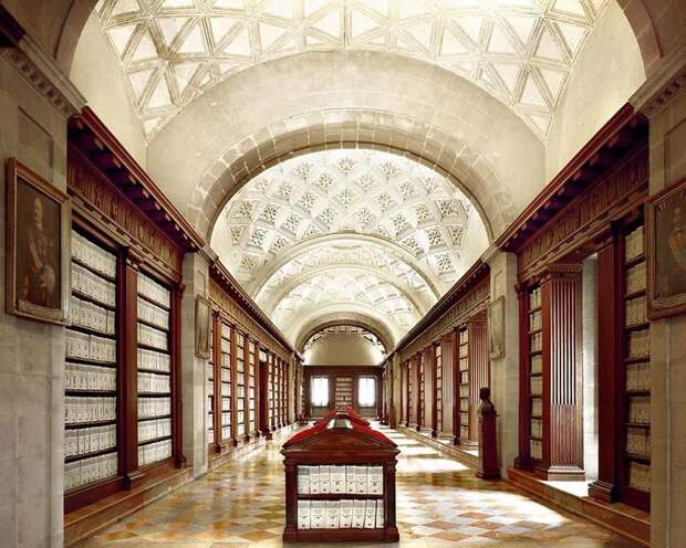 Итальянский фотограф снял самые красивые библиотеки мира